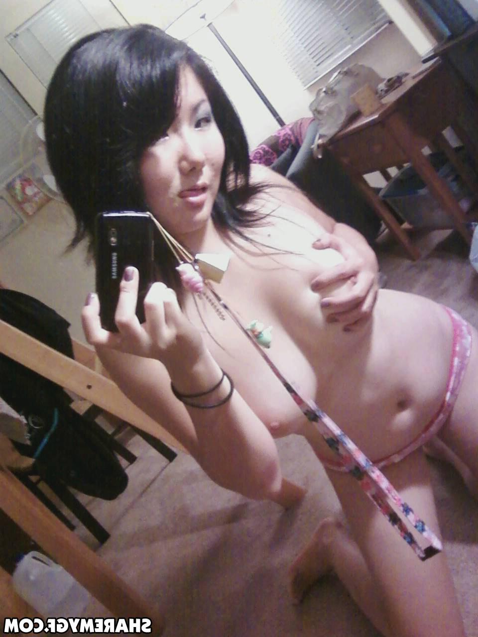 20P Hot asian GF shares some naughty selfies in her bedroom