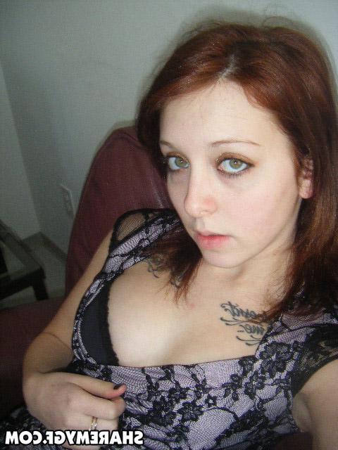 20P Hot tattooed girl takes some sexy pics of herself just for you