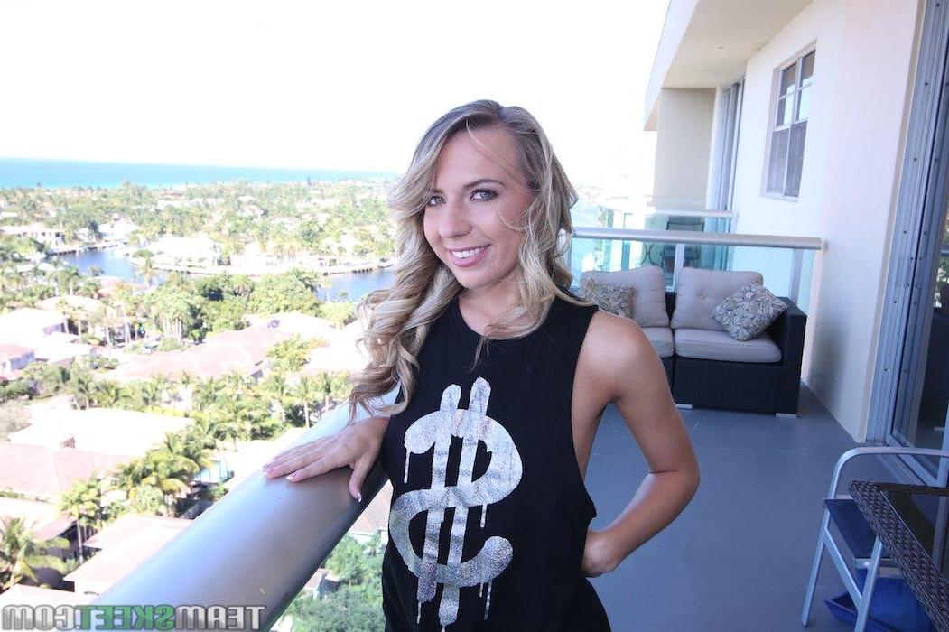16P Blonde teen Kiara Knight takes a big one in her first porn shoot