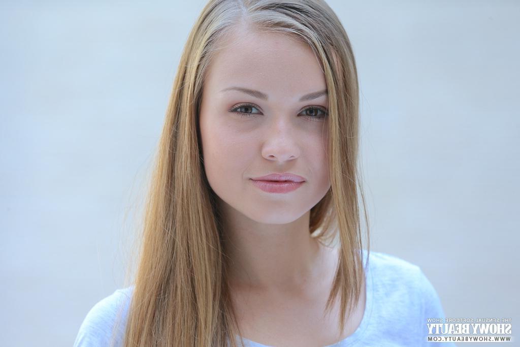 20P Beautiful blonde teen Megan gets naked for you in "Perfect View"