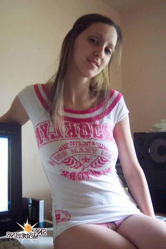 15P Pictures of a hot teen with incredible natural boobs