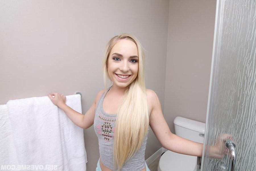 10P Blonde teen Amy Summers bangs her step-brother