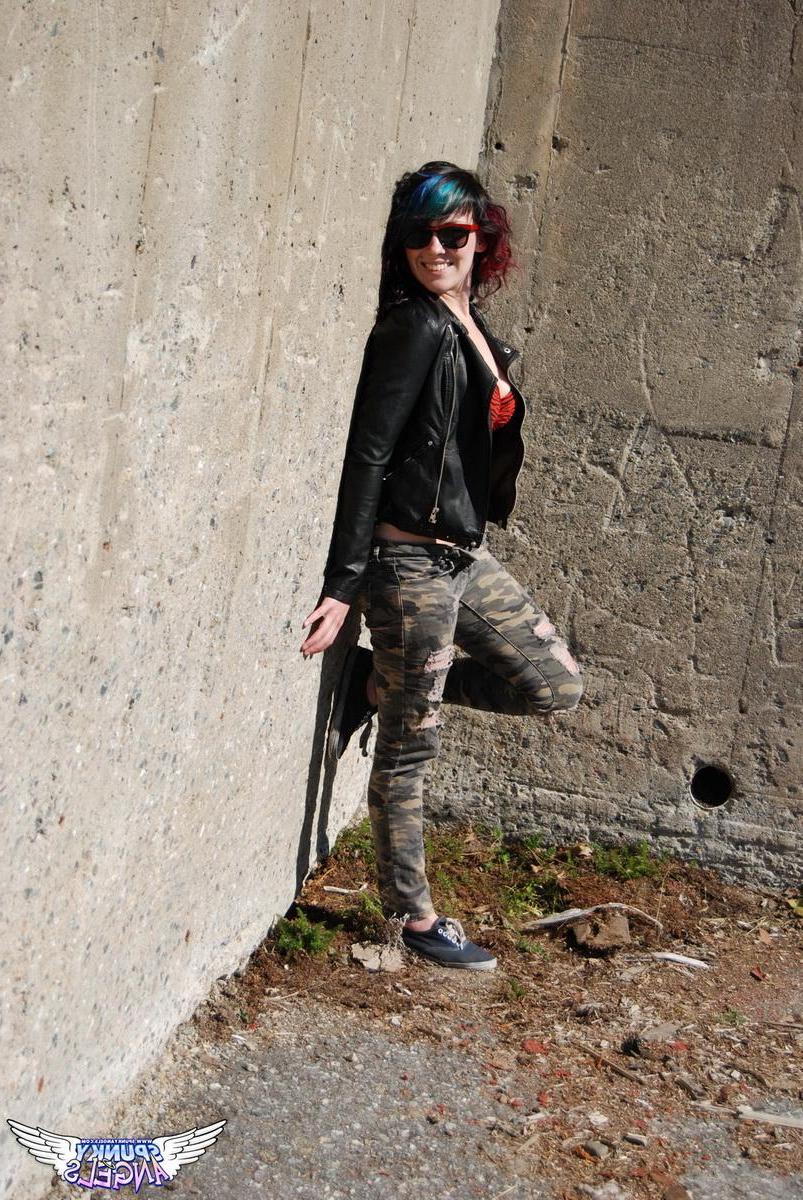 12P Horny tease Sabrina shows off her round ass outdoors as she pulls down her pants