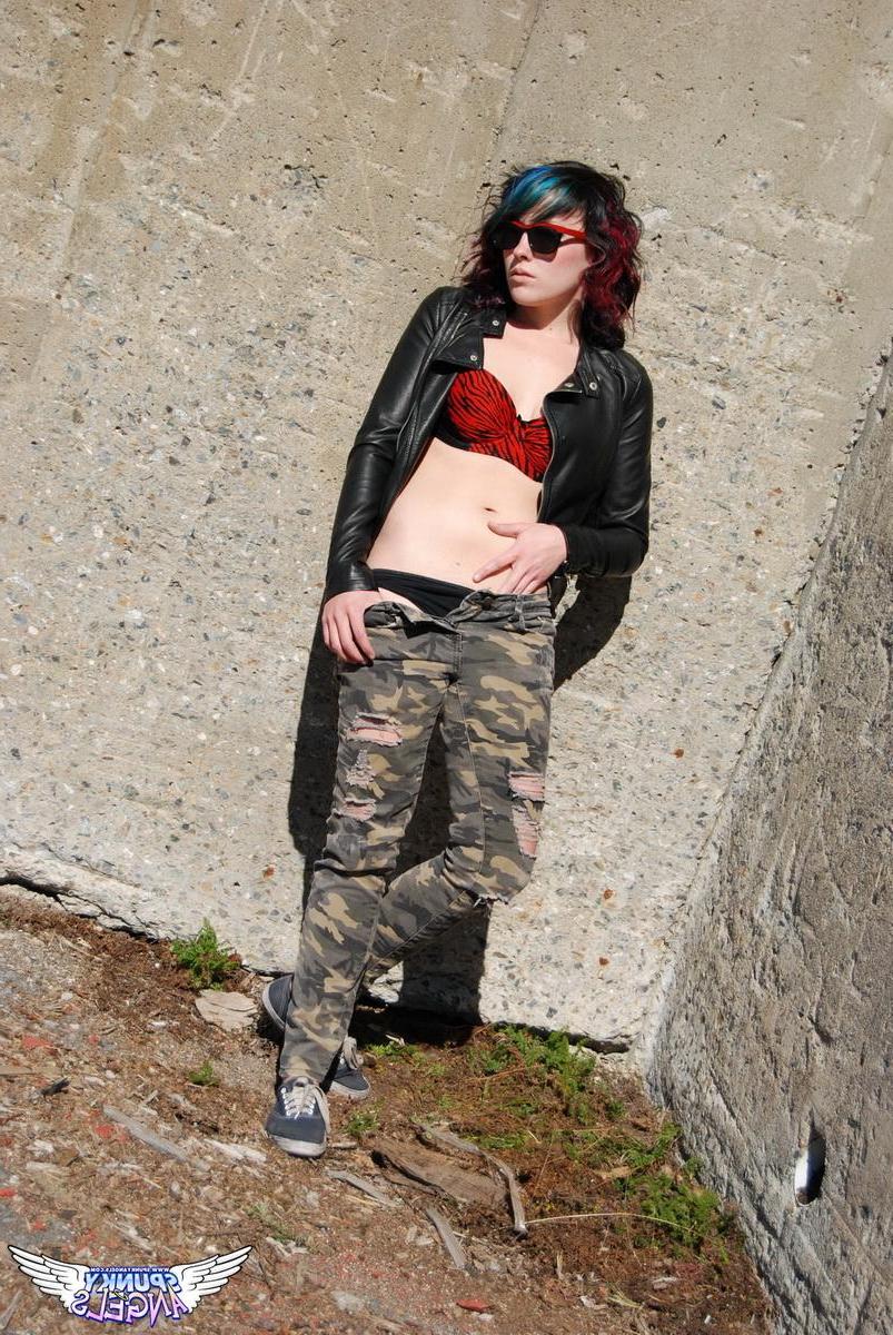 12P Horny tease Sabrina shows off her round ass outdoors as she pulls down her pants