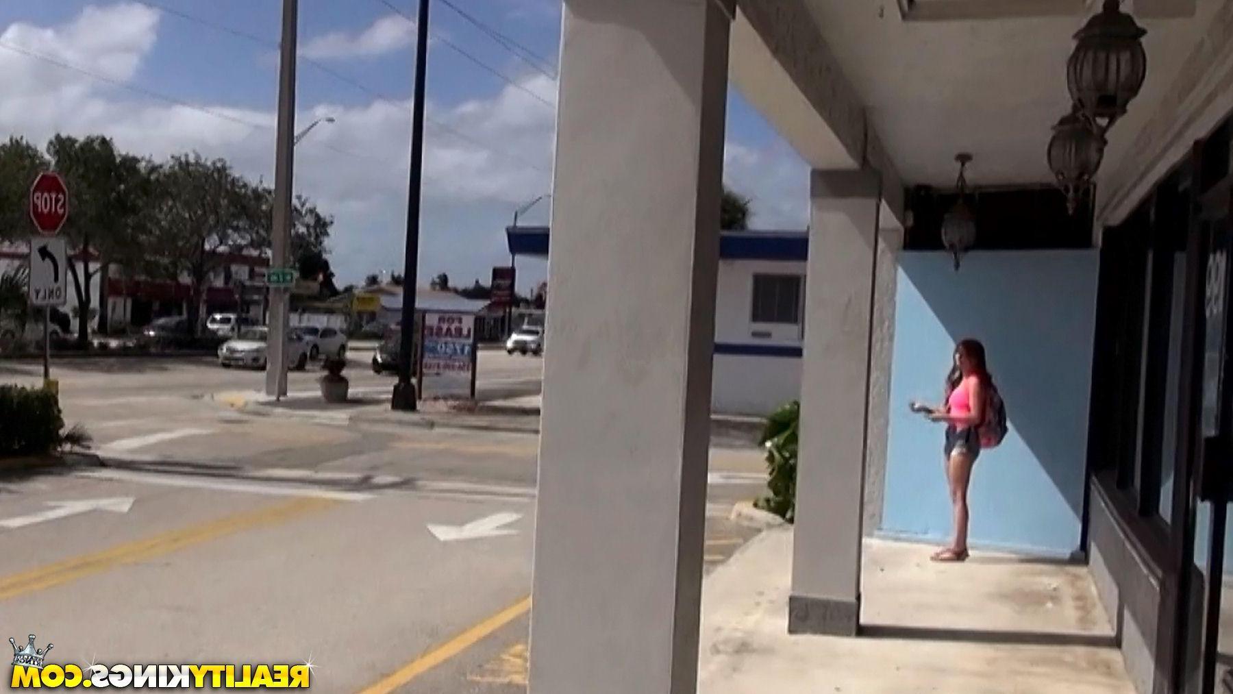 20P Hot amateur Kaylee Jewel fucks a stranger that she just met