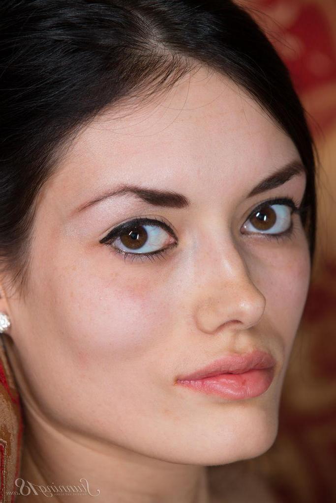 16P Brunette babe Alma gets naked for you in "Portraits Gallery"