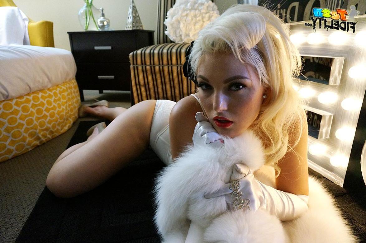 16P Jenna Ivory goes from pinup doll to pornstar slut when Ryan puts his camera on her