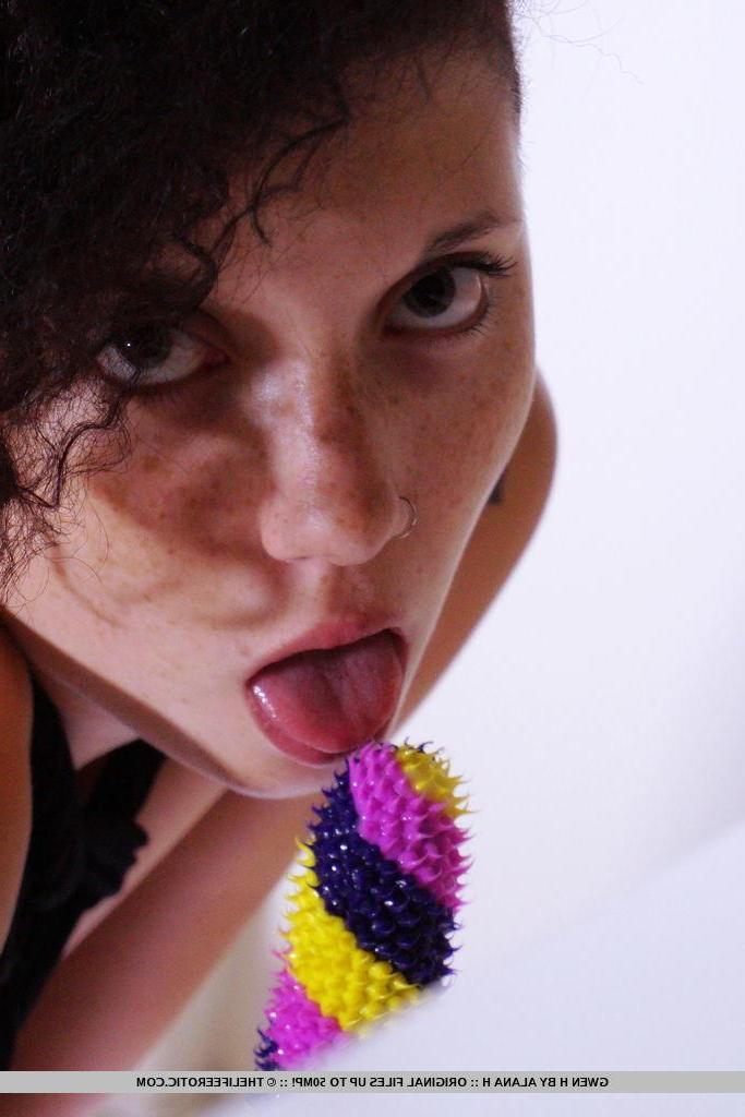 16P Brunette girl Gwen H gets kinky and masturbates on the kitchen counter