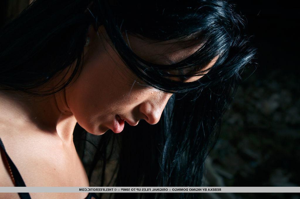 16P Hot babe Rebeka gets kinky with the handcuffs in "Dark Desire"