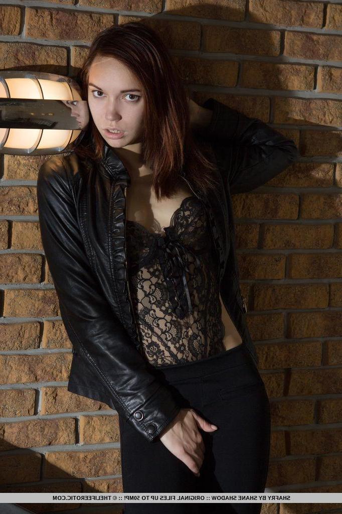 16P Pretty model Shafry strips naked and fingers her pussy from behind
