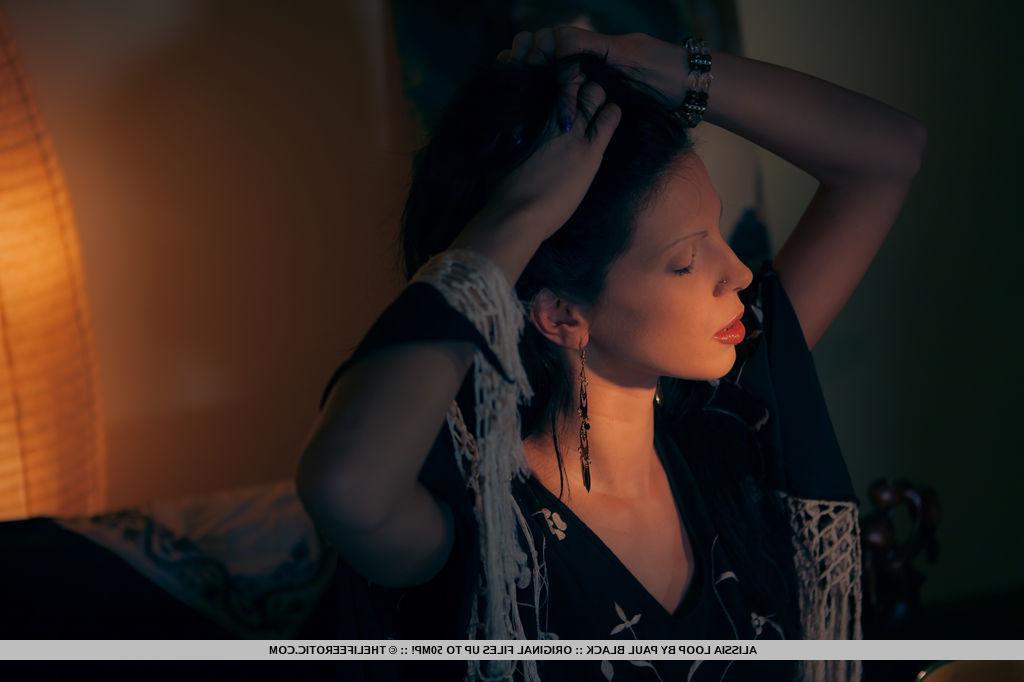 16P Erotic pinup model Alissia Loop likes it in the dark
