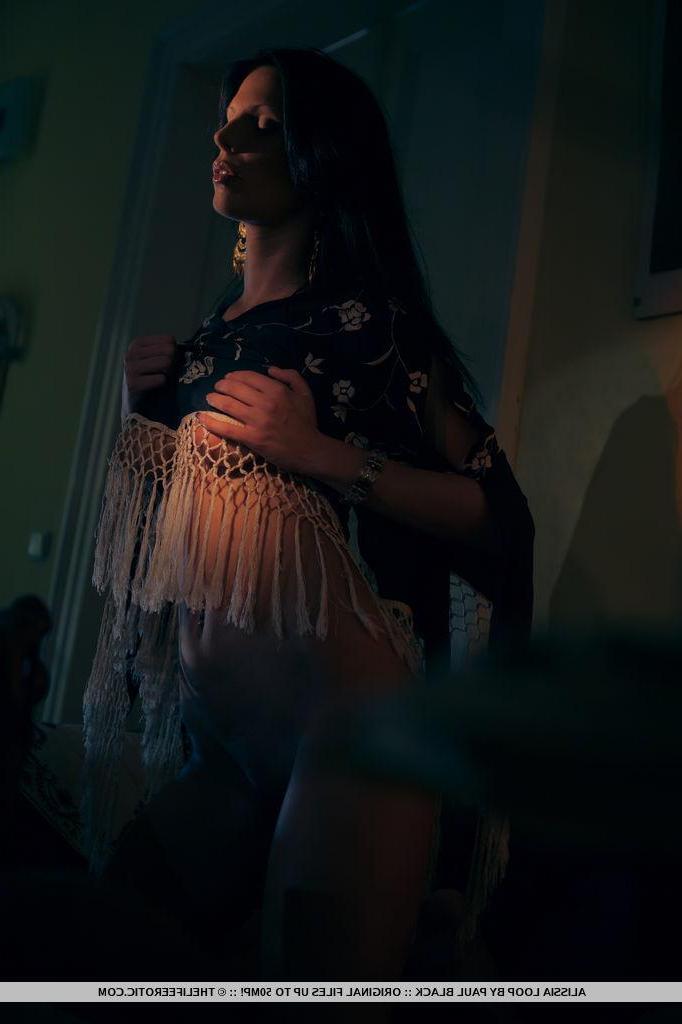 16P Erotic pinup model Alissia Loop likes it in the dark