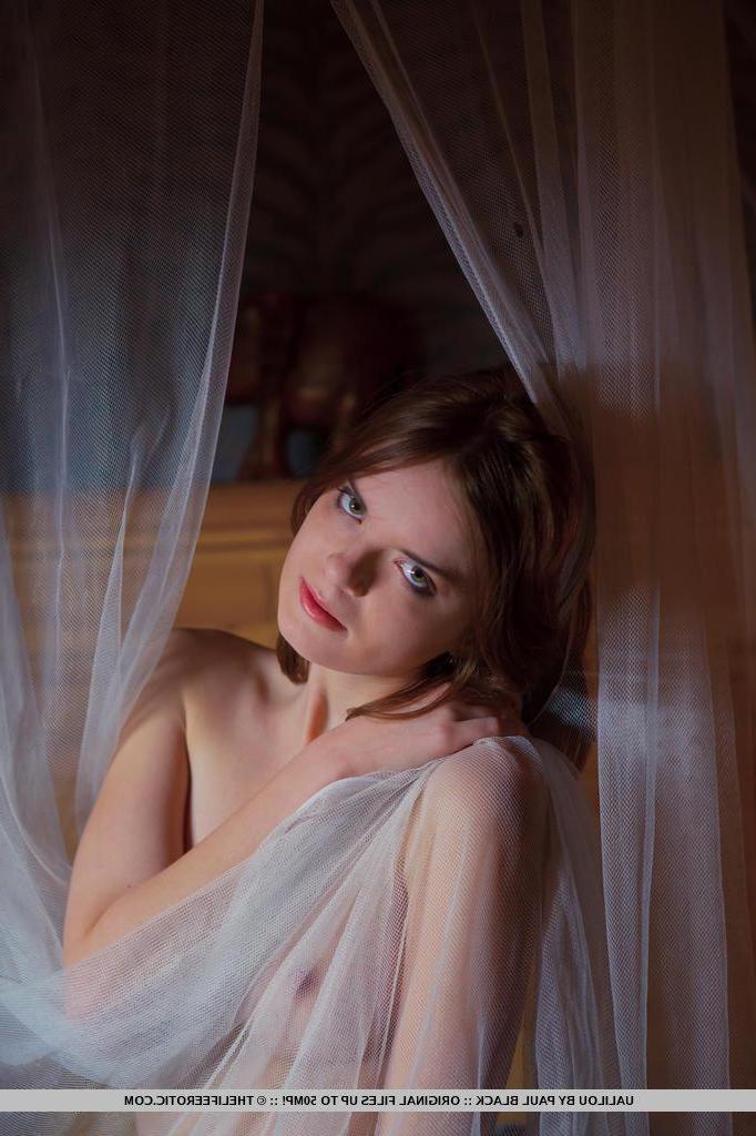 16P Teen girl Ualilou strips in bed and waits for you