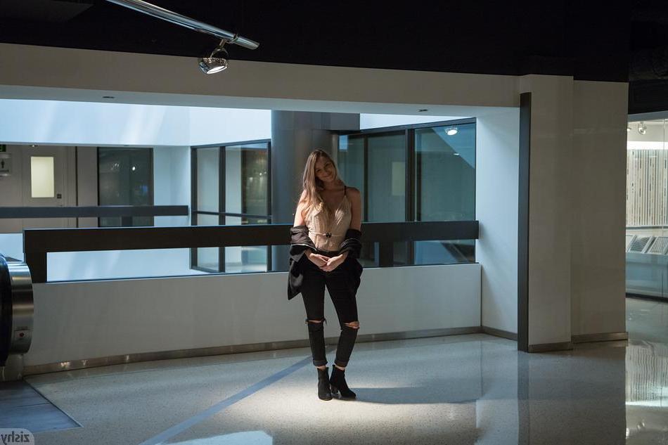 8P Blonde teen Payton Demilo flashes and teases at a mall