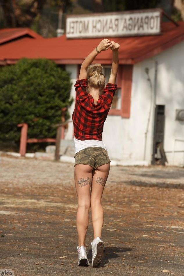 8P Blonde teen Natasha Legeyda teases with her hot body outside