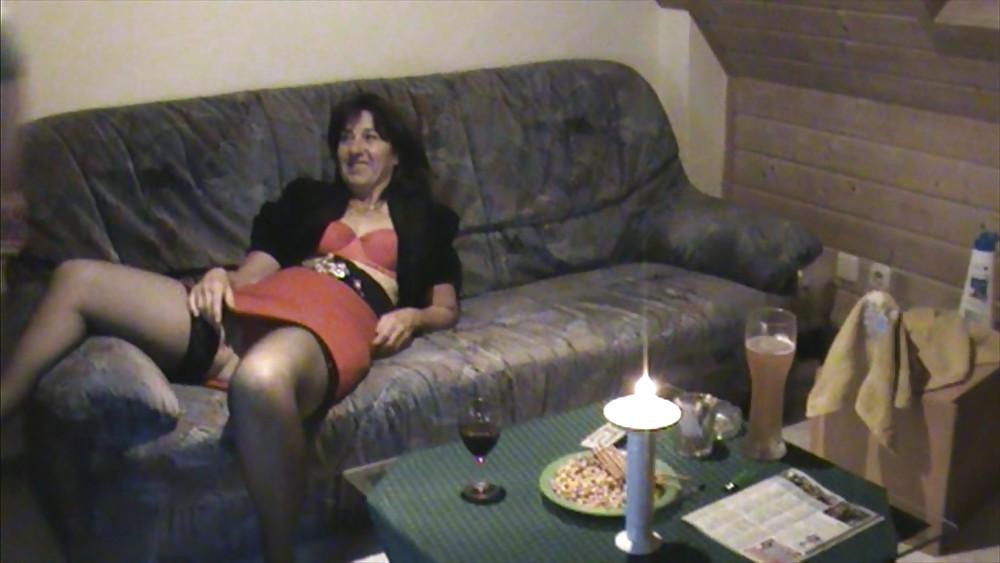 13P Gisela auf der couch in den arsch gefickt