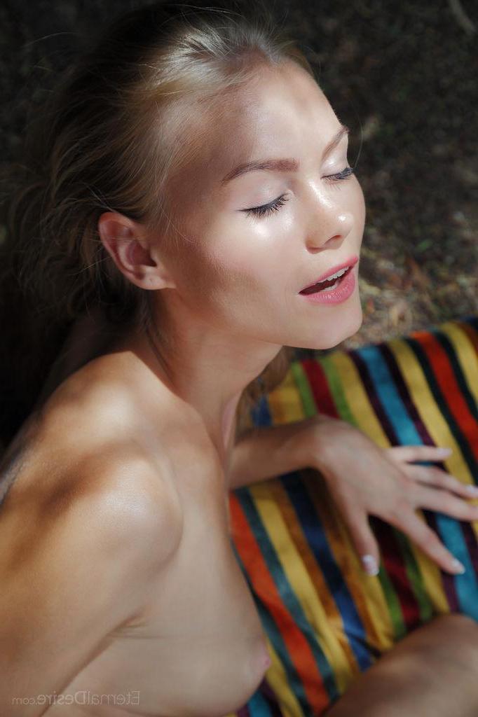 16P Blonde teen Nancy A masturbates outside in "HEAT"