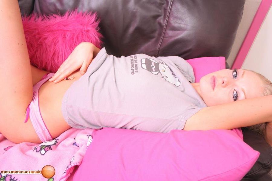 16P Pictures of Planet Summer in her panties