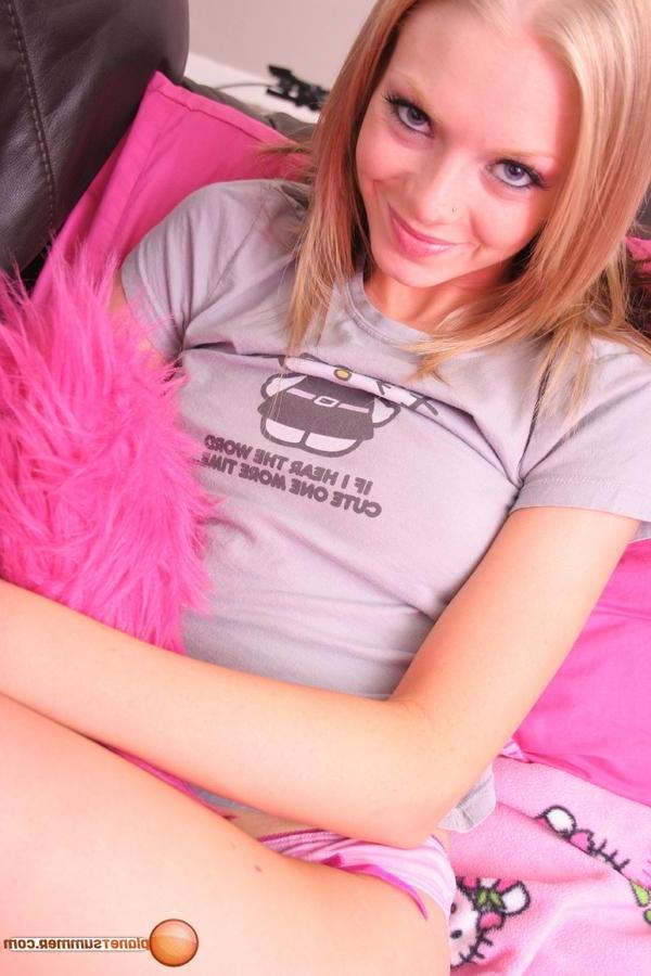 16P Pictures of Planet Summer in her panties
