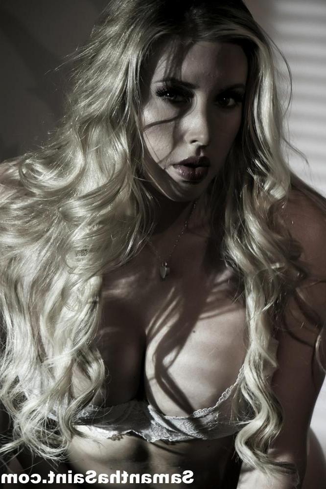 15P Blonde bombshell Samantha Saint gives you a sexy striptease in black and white