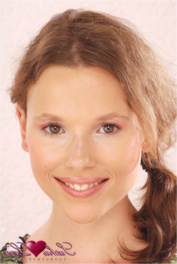 14P Pictures of teen Sasha Love stripping just for you