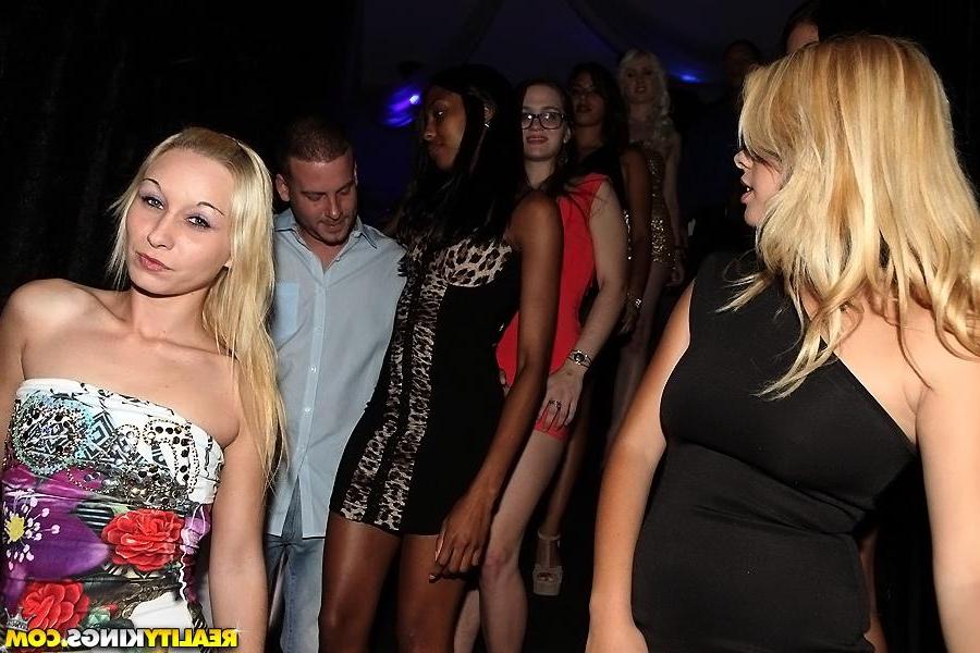 20P Super hot club girls get their freak on in the vip room
