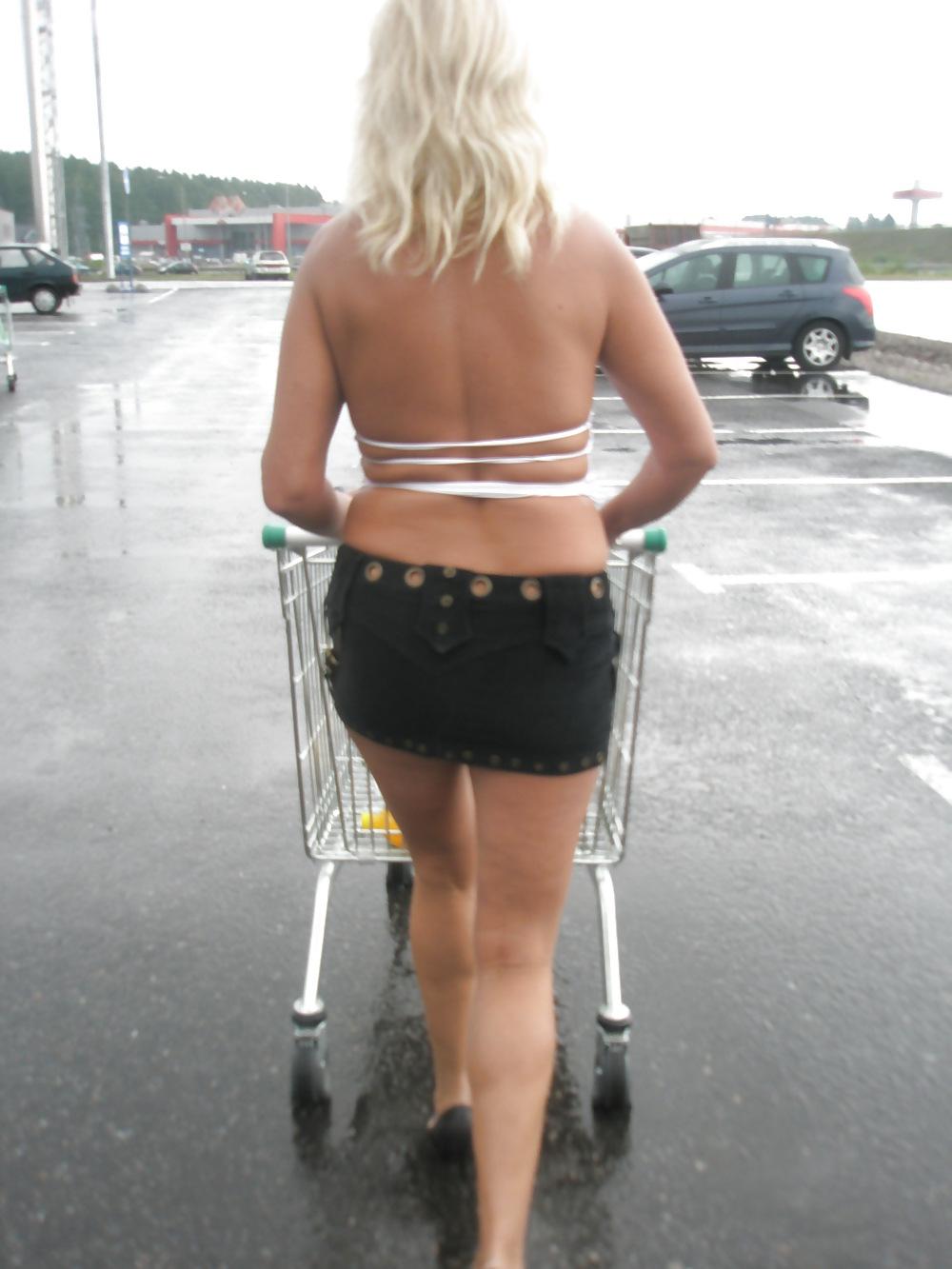 25P Flashing  on the street