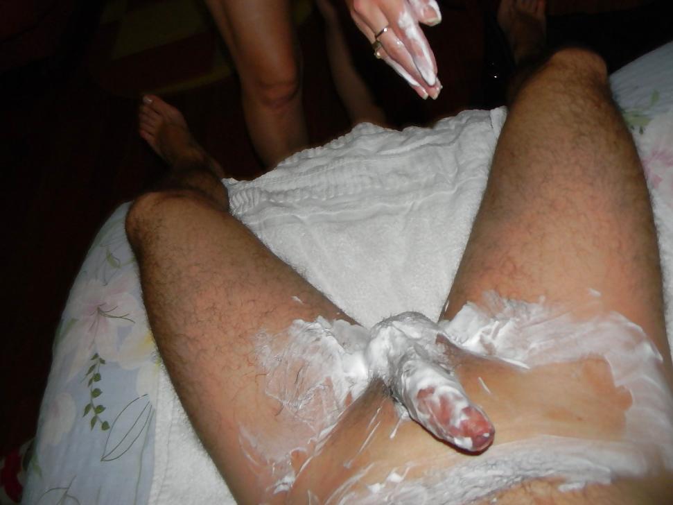 25P Cock Shaving Cpl From SmutDates