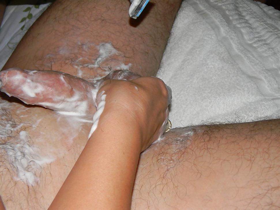 25P Cock Shaving Cpl From SmutDates