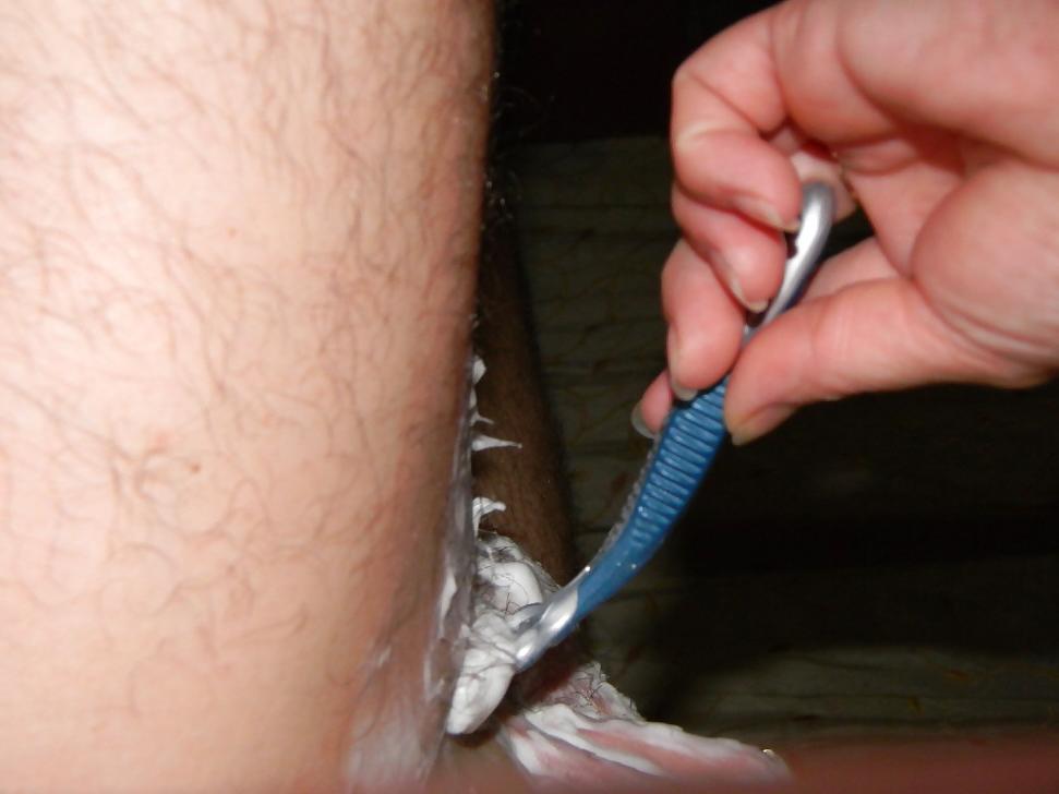 25P Cock Shaving Cpl From SmutDates