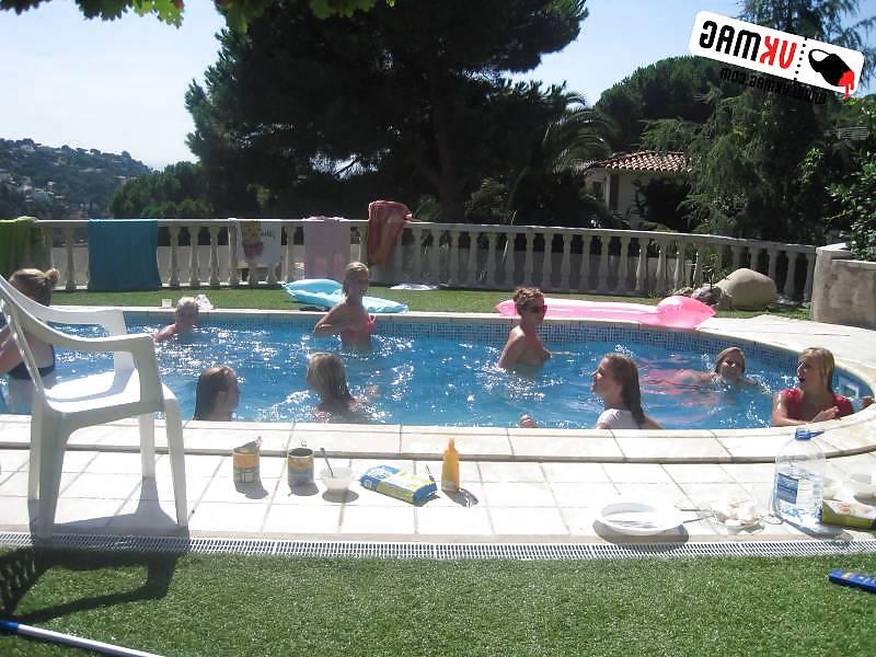25P Sorority girls on a holiday