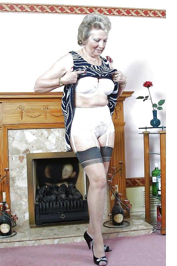 25P Matures in pantyhose 5