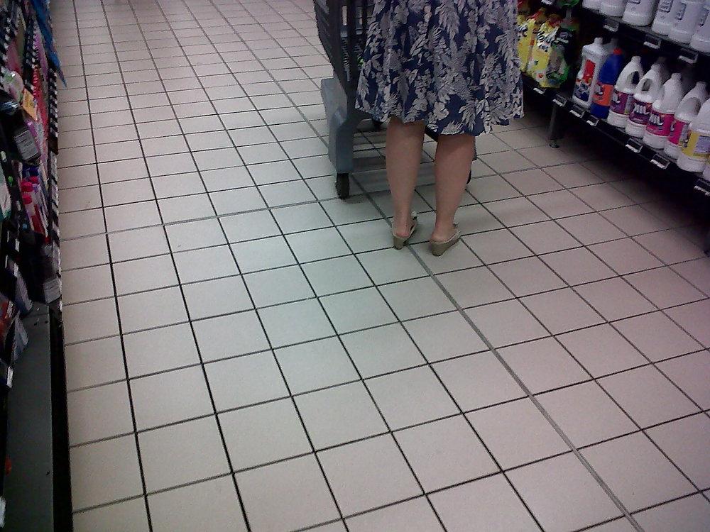 11P Pick n Pay Candid Feet