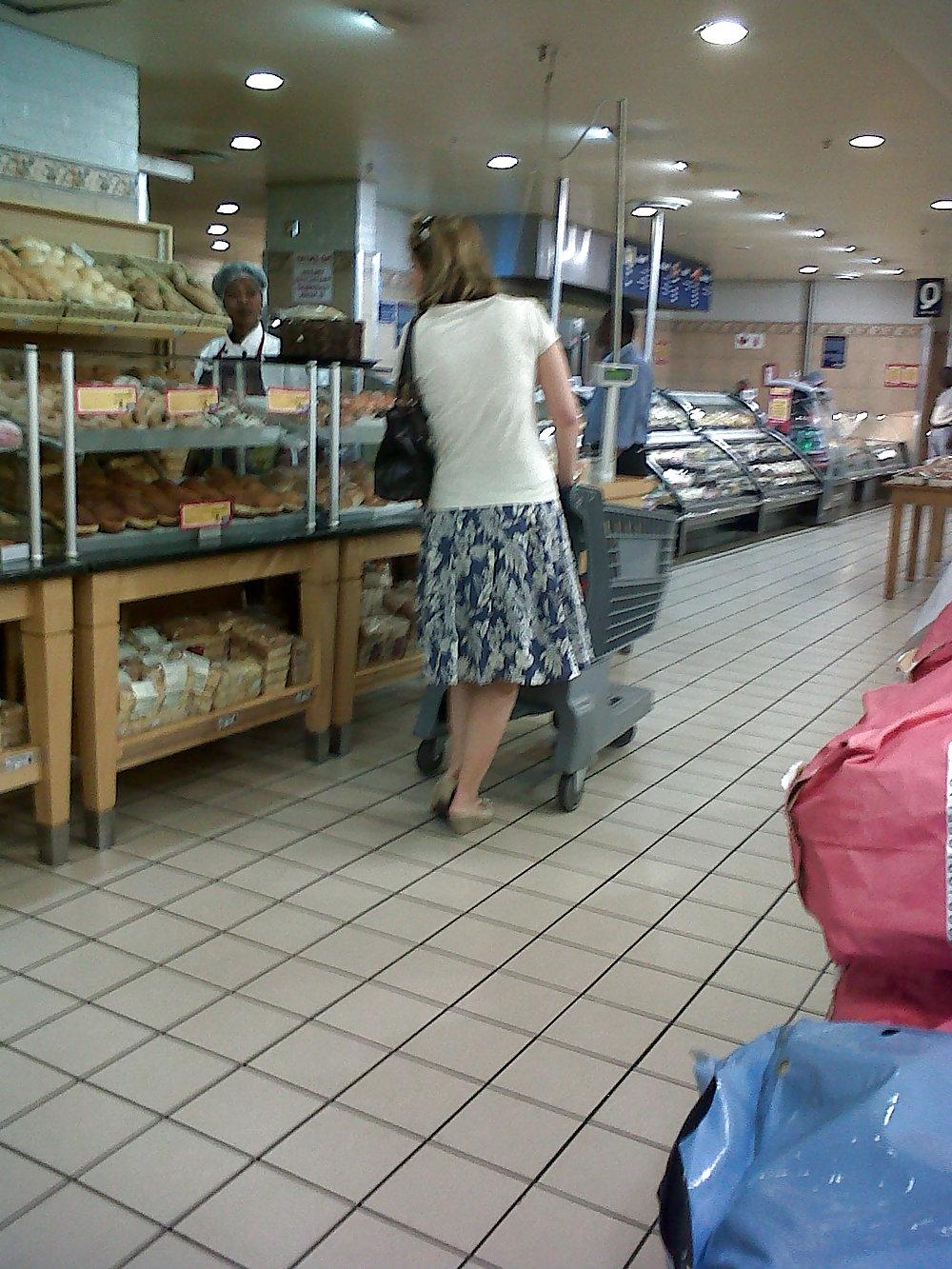 11P Pick n Pay Candid Feet
