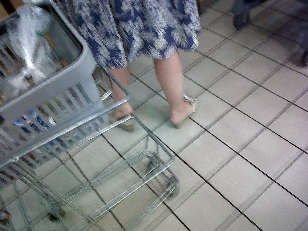 11P Pick n Pay Candid Feet