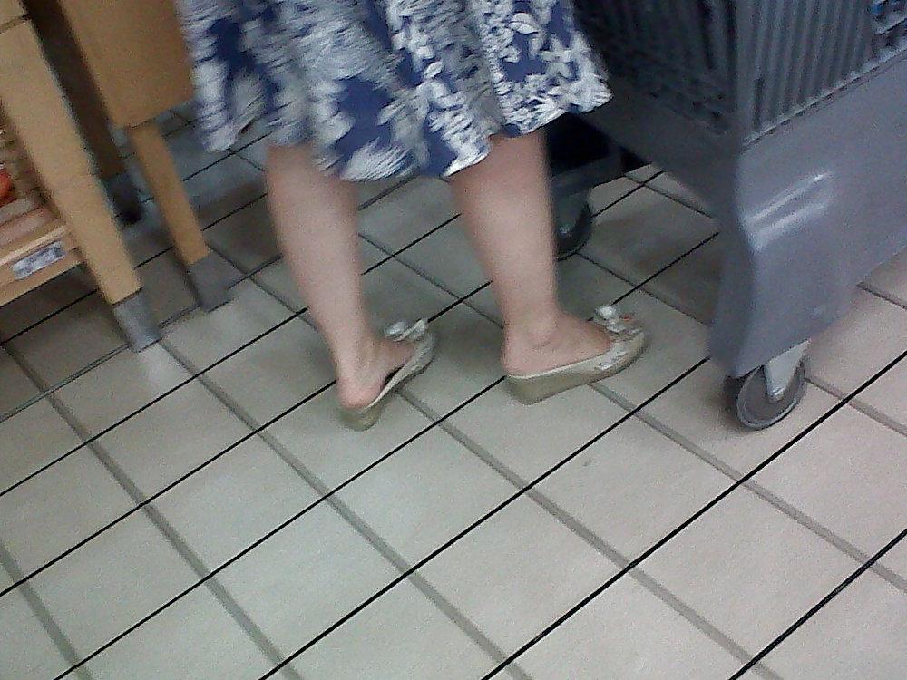 11P Pick n Pay Candid Feet