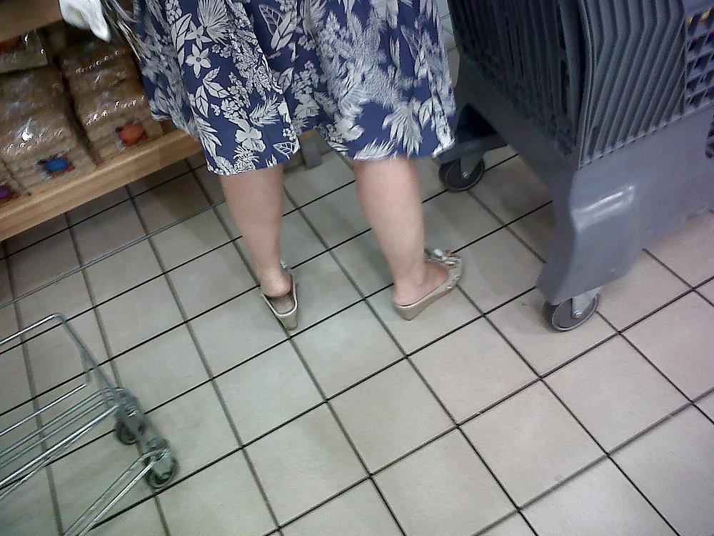 11P Pick n Pay Candid Feet
