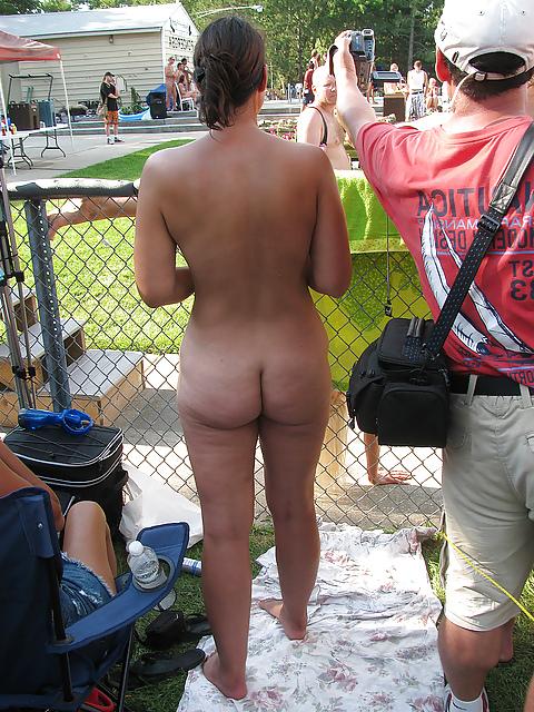 12P The Nude Lady In Public