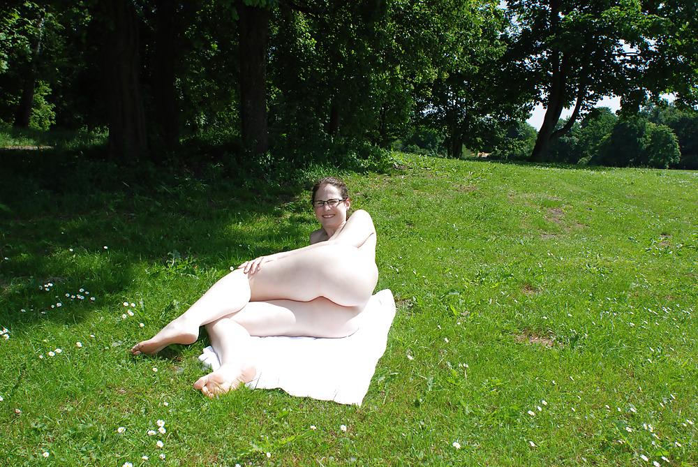 25P Zeigefreudig im Park , teasing at the public park