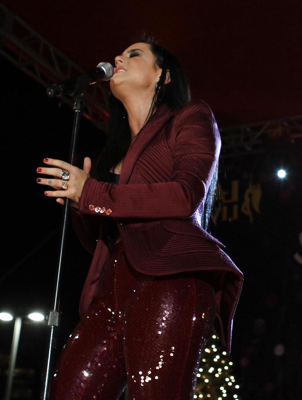 22P Joanna JoJo Levesque 4th Annual Holiday Tree Lighting in LA