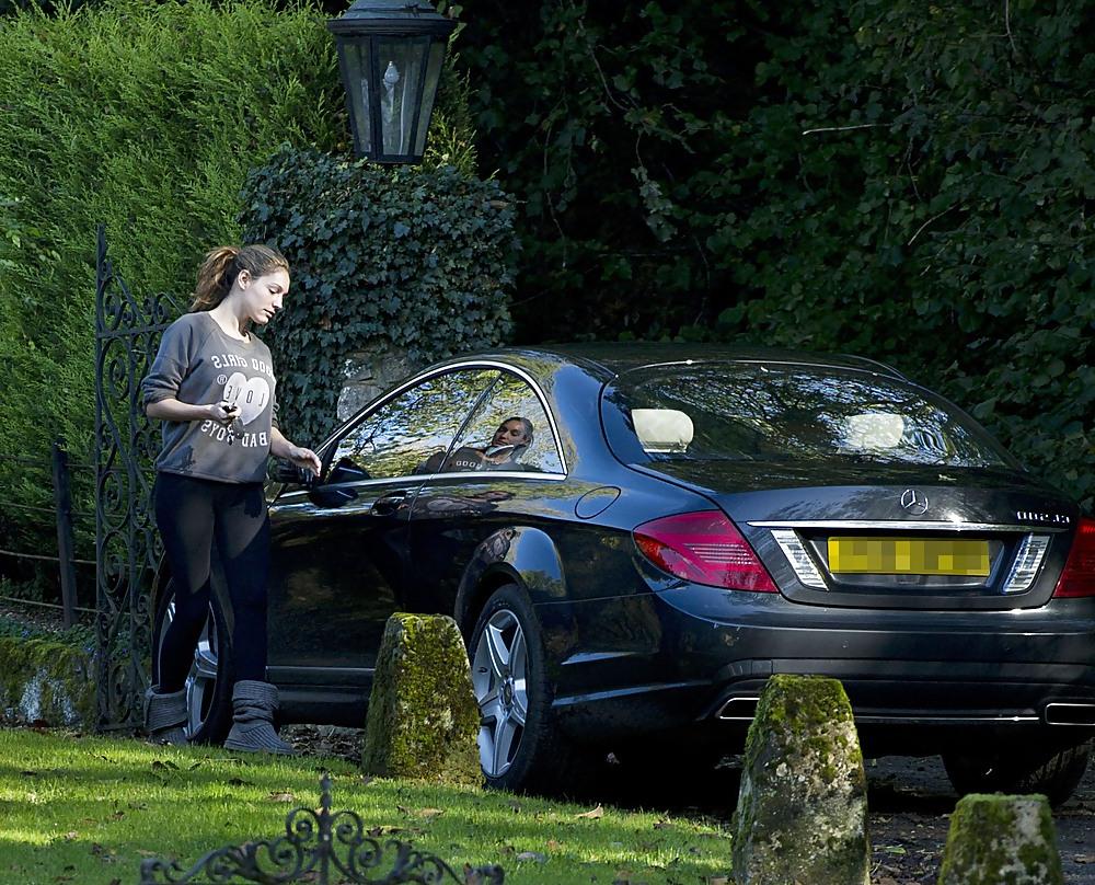 15P Kelly Brook showing off her ASS outside her home 