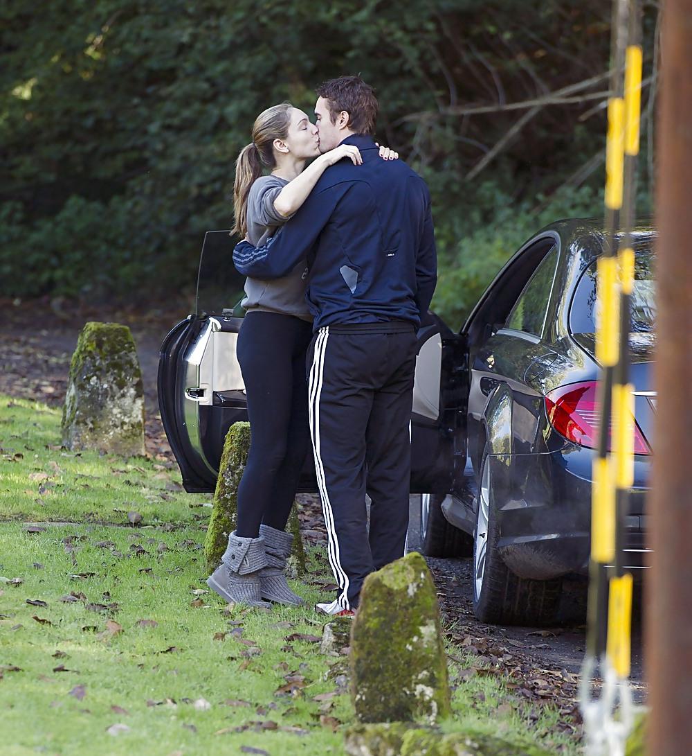 15P Kelly Brook showing off her ASS outside her home 