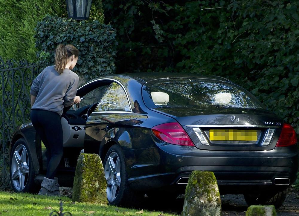15P Kelly Brook showing off her ASS outside her home 