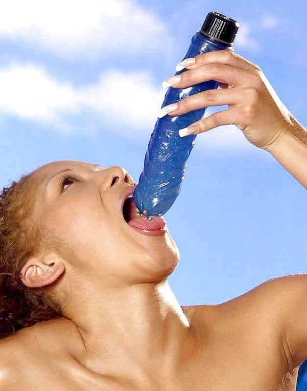 25P EXOTIC TEEN AND THE NEW DILDO