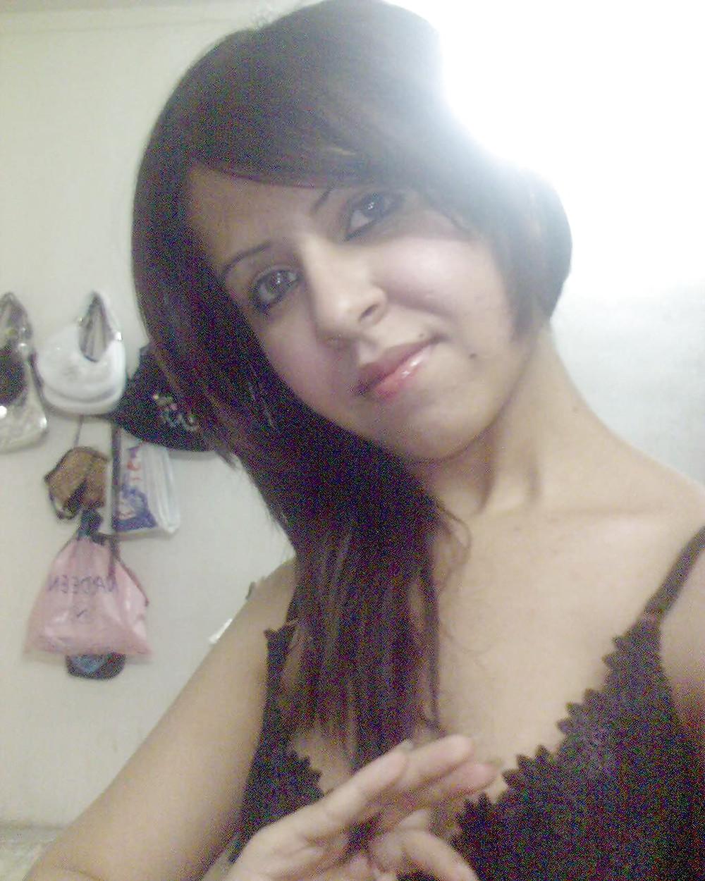 13P Arab sexy women share