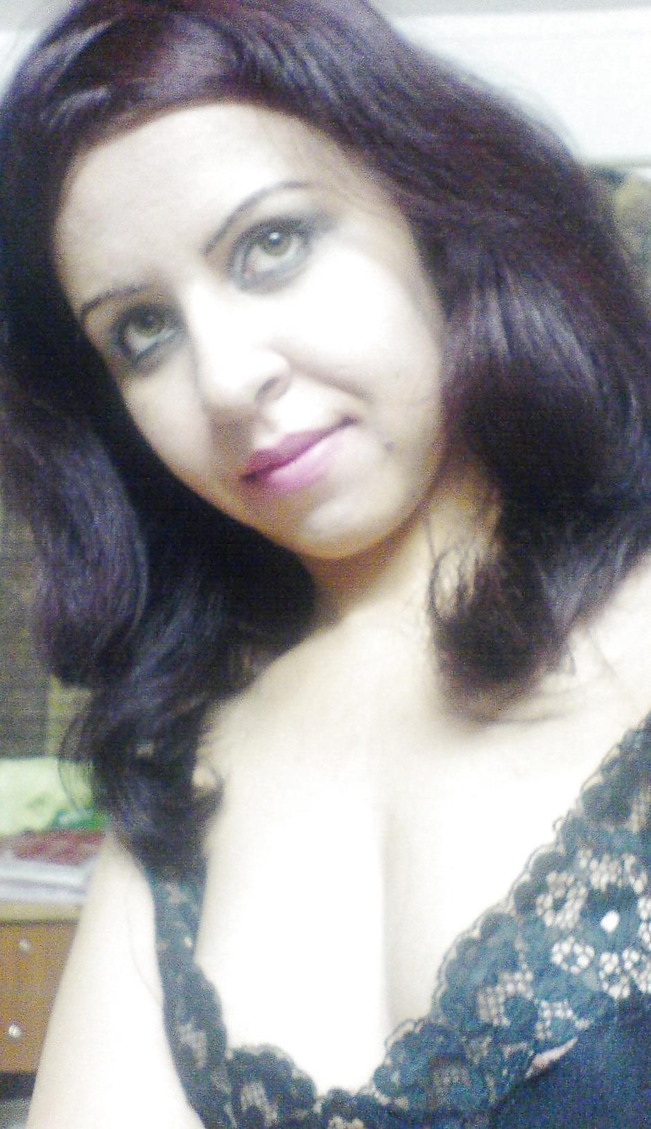 13P Arab sexy women share