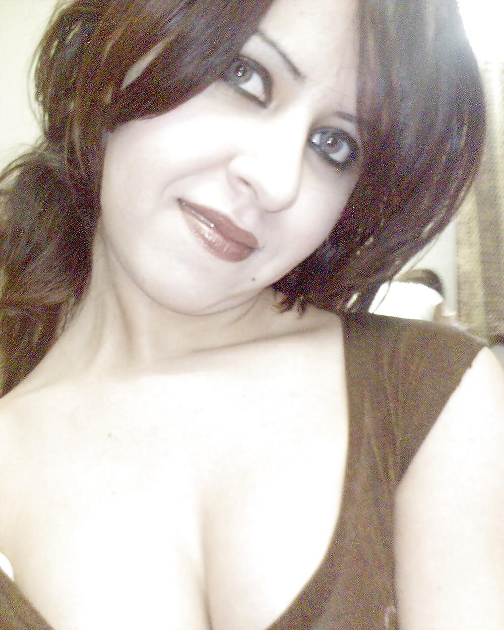 13P Arab sexy women share