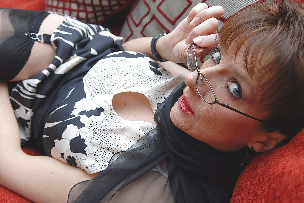 25P Mature Lady stockings & heel tease
