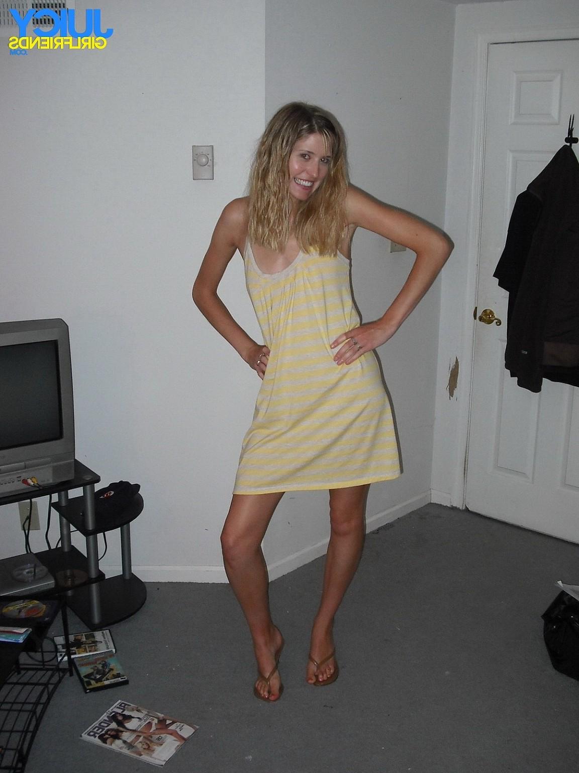 10P Beautiful teen blonde shows her nude body