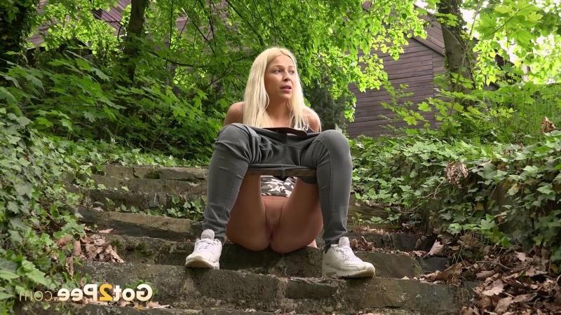 15P Pretty girl in camouflage top pisses down the steps